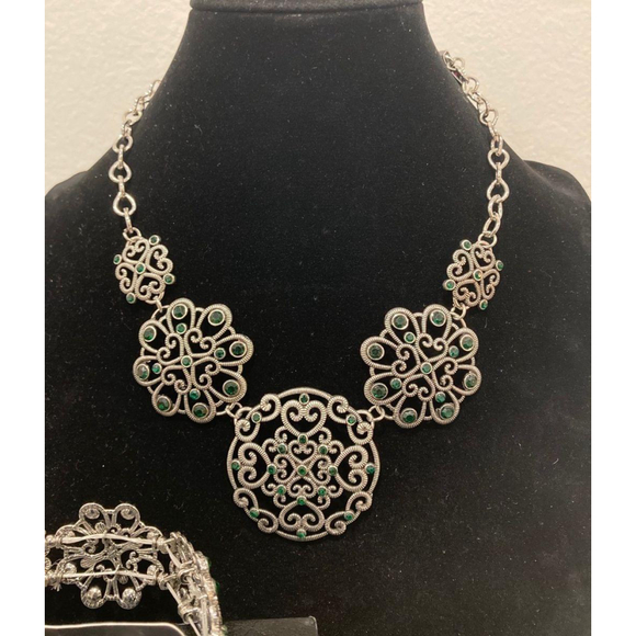 Matching Green and Silver set - Picture 2 of 7